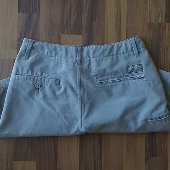 VOLCOM SHORTS - Picture 8 of 9